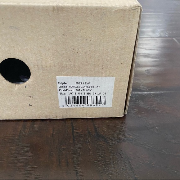 New with box Fred Perry black lace up sneakers size 8 - Picture 9 of 9